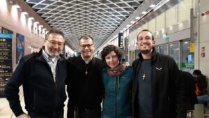 Da sinistra: don Nicola De Guio, don Raffaele Gobbi, Elisabetta Corà e don Stefano Ferraretto